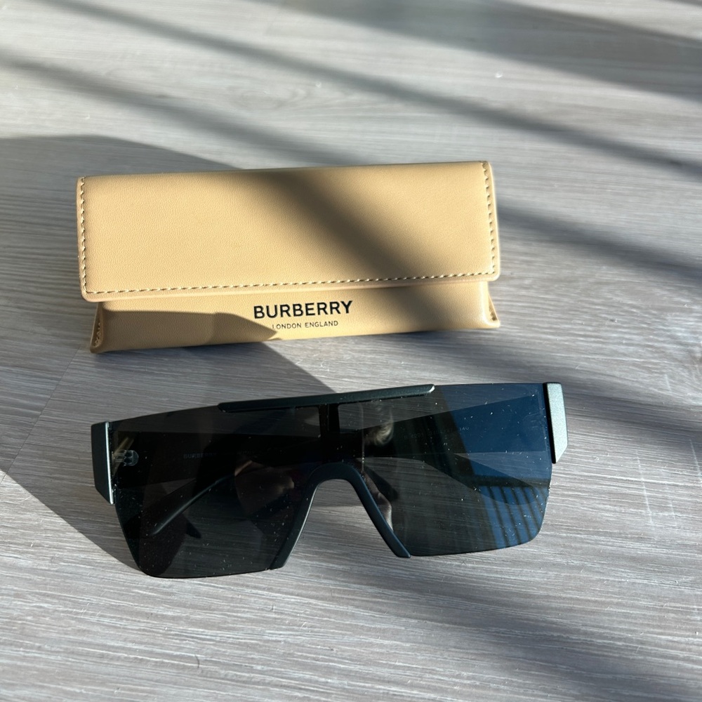 Burberry Black Sunglasses with Tan Case